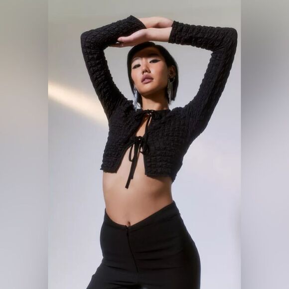 NWT Urban Outfitters Sylvie Bubble Knit Tie Front Top - Picture 2 of 4